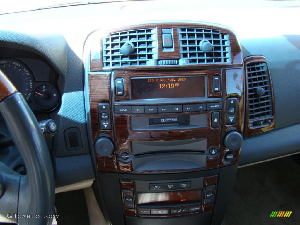 2003 Cadillac CTS Sedan Controls Photo #39045536