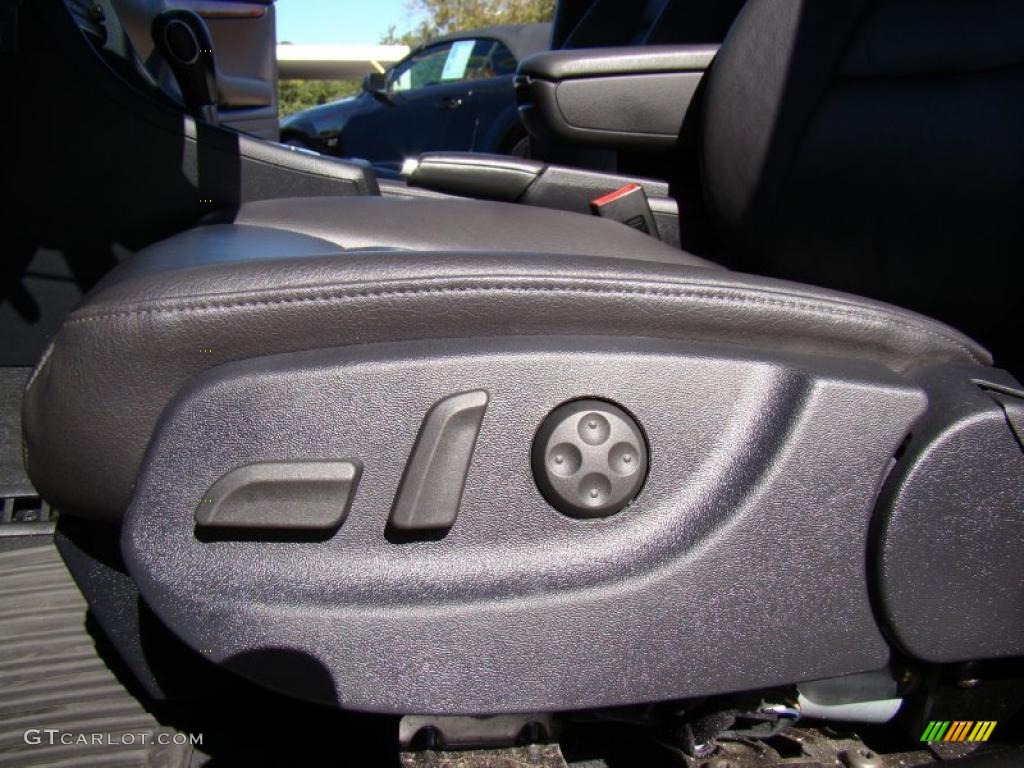 2005 Audi A4 3.2 quattro Sedan Controls Photo #39045796