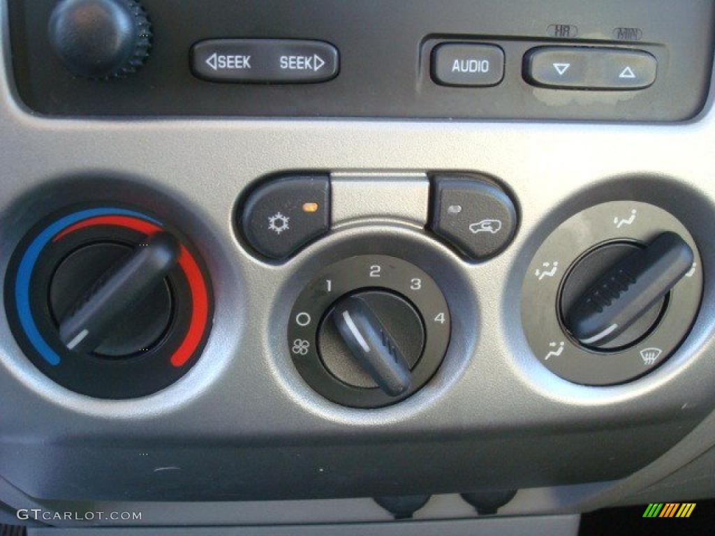 2008 Chevrolet Colorado Work Truck Extended Cab Controls Photo #39046204
