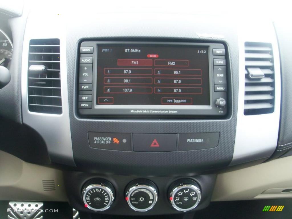 2011 Mitsubishi Outlander GT AWD Controls Photo #39047064