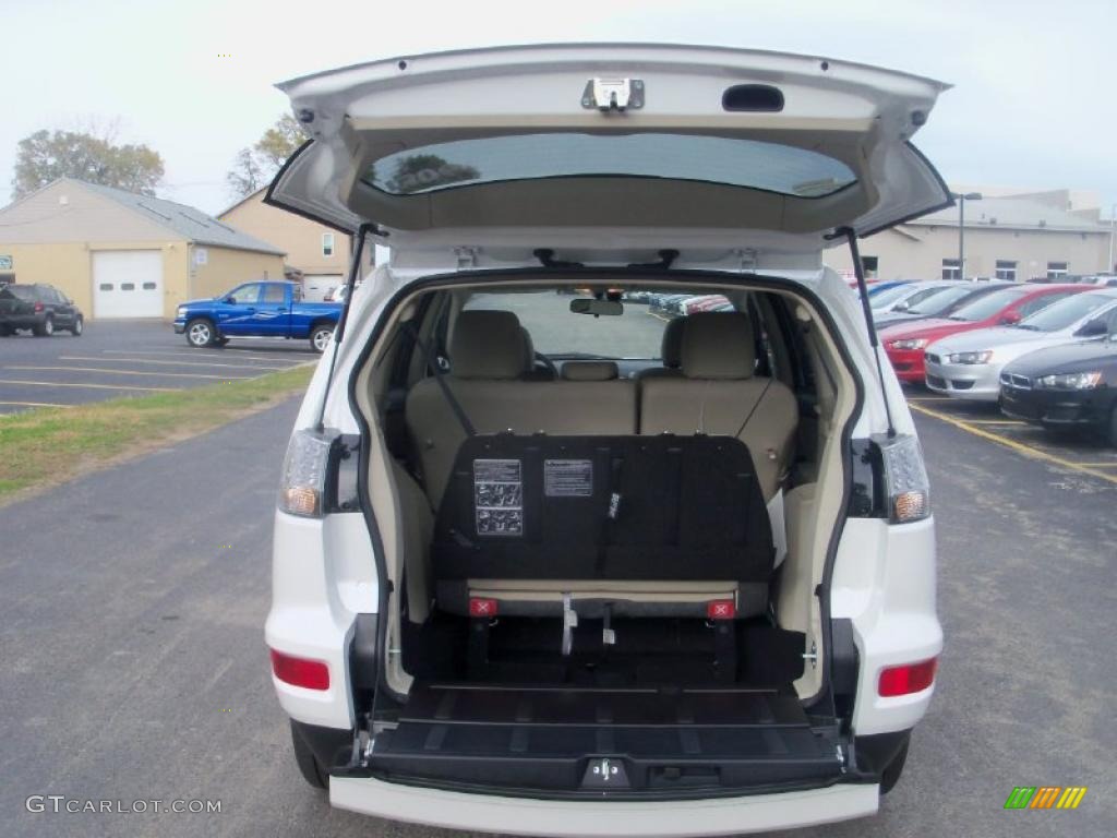 2011 Mitsubishi Outlander GT AWD Trunk Photo #39047144