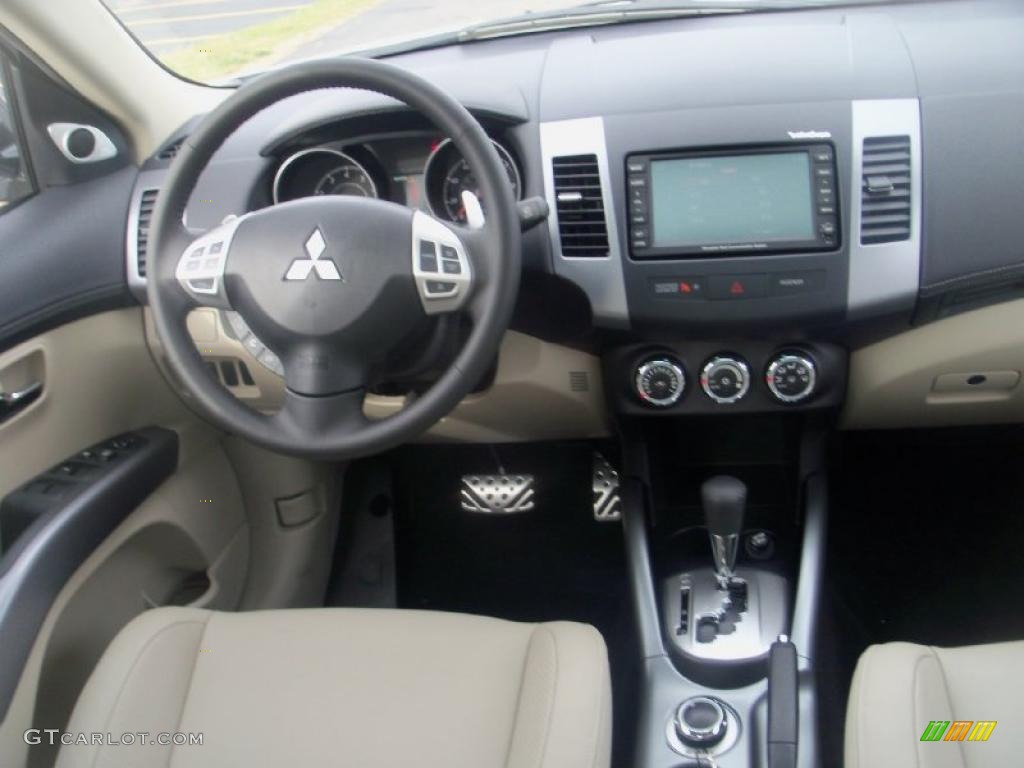 2011 Mitsubishi Outlander GT AWD Dashboard Photos