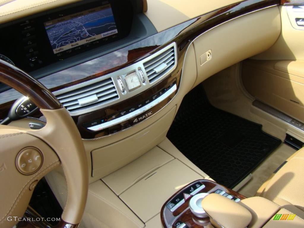 2009 Mercedes-Benz S 550 4Matic Sedan Controls Photo #39051272