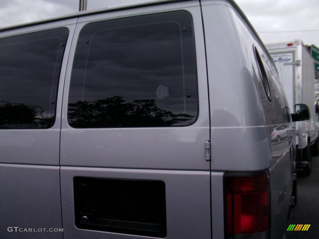 2007 E Series Van E250 Commercial - Silver Metallic / Medium Flint Grey photo #5