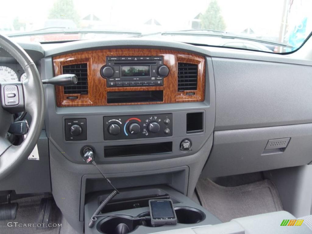 2006 Dodge Ram 1500 SLT Quad Cab 4x4 Controls Photo #39051792