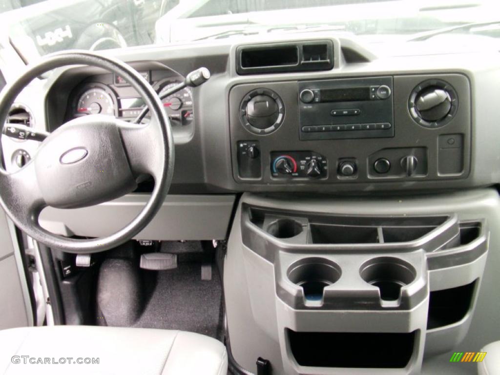 2010 Ford E Series Van E250 XL Commericial Dashboard Photos
