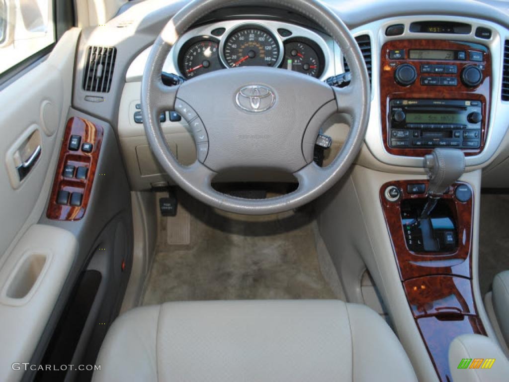 2005 Toyota Highlander V6 4WD Ivory Dashboard Photo #39052448