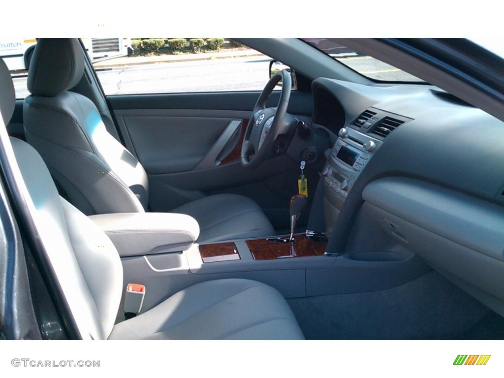 Ash Gray Interior 2010 Toyota Camry LE Photo #39053128