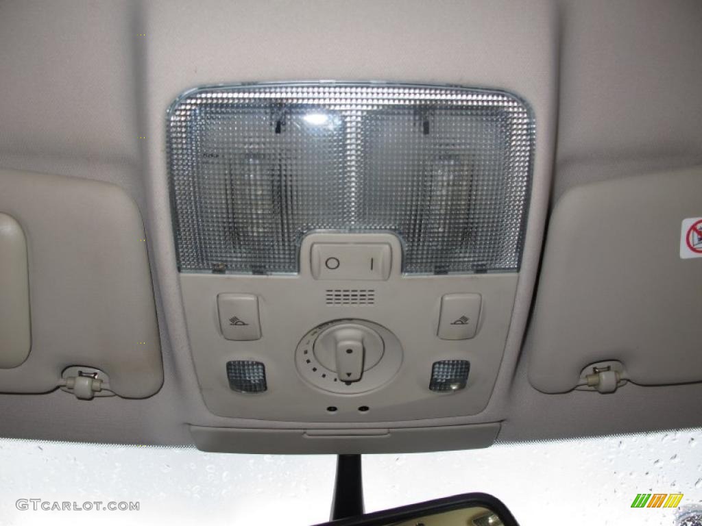2001 Audi A4 2.8 quattro Sedan Controls Photo #39053368