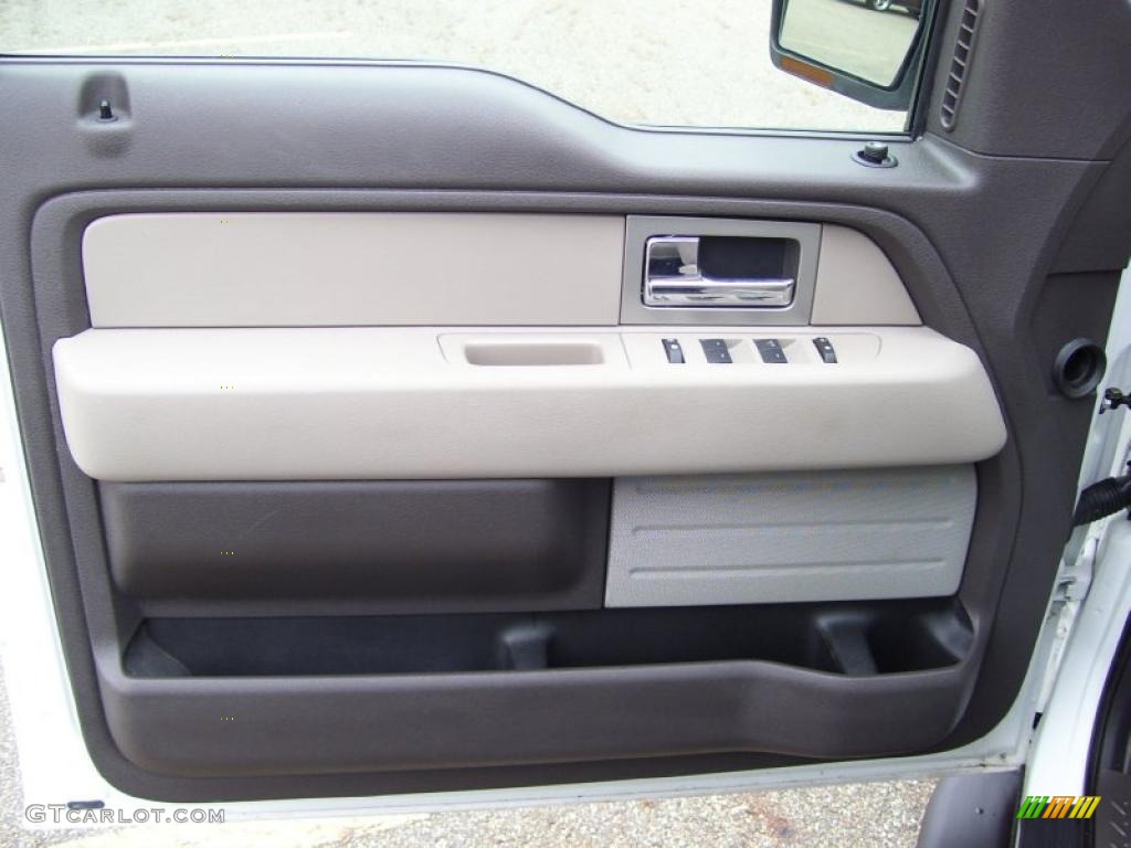 2009 Ford F150 XLT SuperCab Stone/Medium Stone Door Panel Photo #39054516