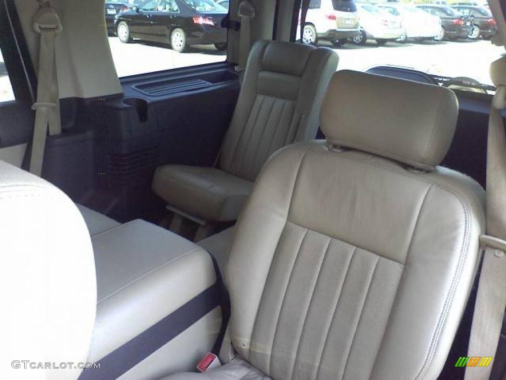 2006 Navigator Luxury 4x4 - Oxford White / Camel photo #7