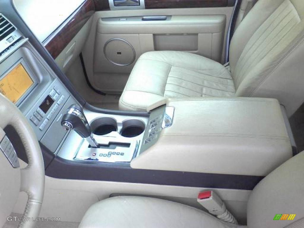 2006 Navigator Luxury 4x4 - Oxford White / Camel photo #13