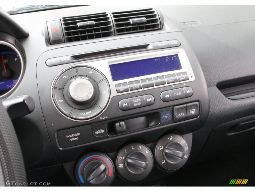 2007 Honda Fit Standard Fit Model Controls Photo #39055348