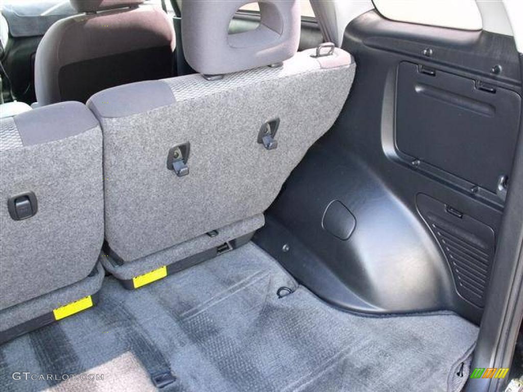 2004 Toyota RAV4 Standard RAV4 Model Trunk Photo #39056252