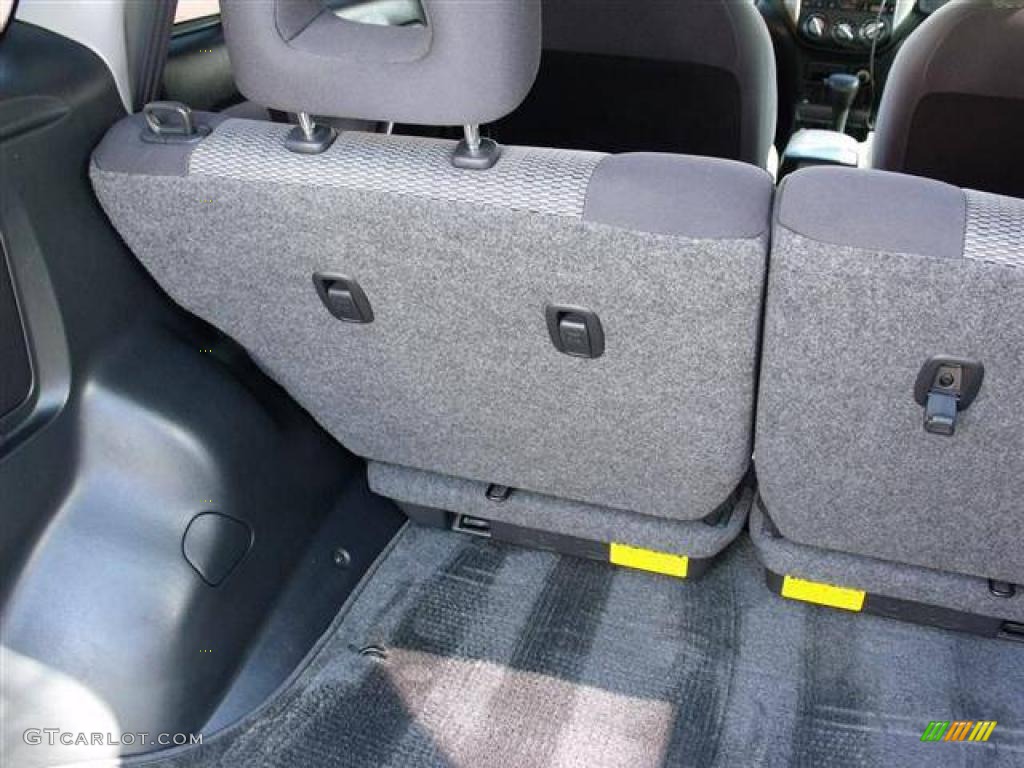 2004 Toyota RAV4 Standard RAV4 Model Trunk Photo #39056264