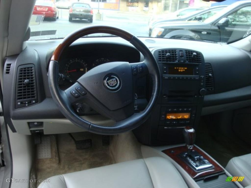 2004 Cadillac SRX V6 Light Gray Dashboard Photo #39057136