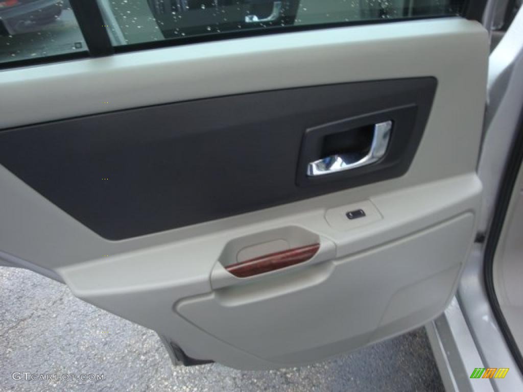2004 Cadillac SRX V6 Light Gray Door Panel Photo #39057168