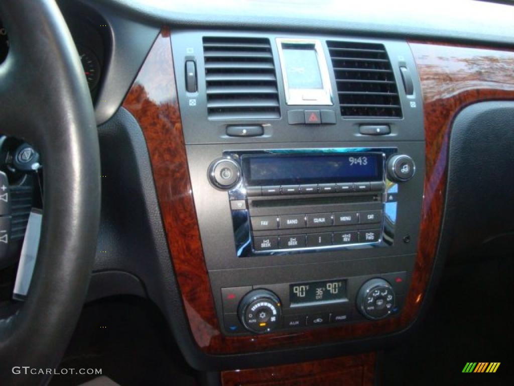 2007 Cadillac DTS Sedan Controls Photo #39057800