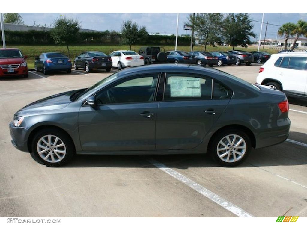 2011 Jetta SE Sedan - Platinum Gray Metallic / Titan Black photo #4