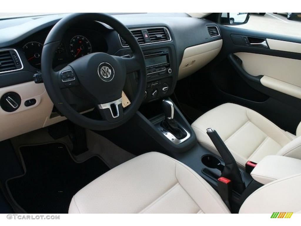 Cornsilk Beige Interior 2011 Volkswagen Jetta SE Sedan Photo #39058220