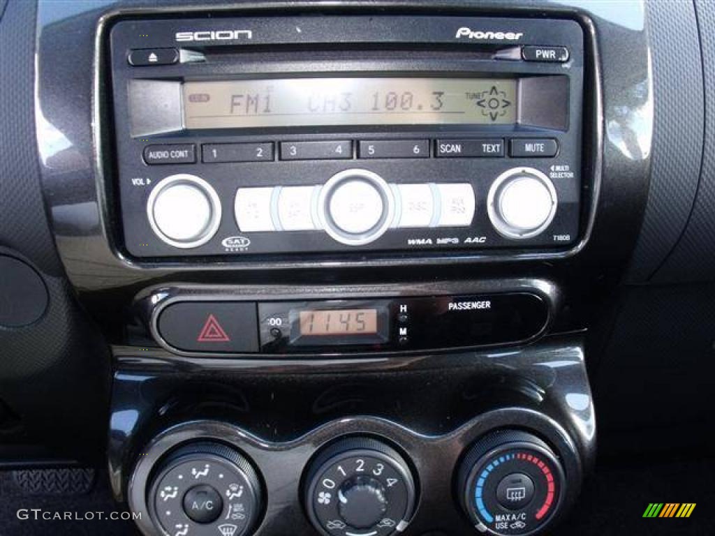 2009 Scion xD Standard xD Model Controls Photo #39058448