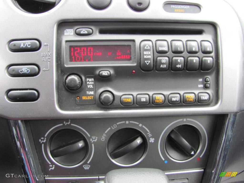 2006 Pontiac Vibe AWD Controls Photos