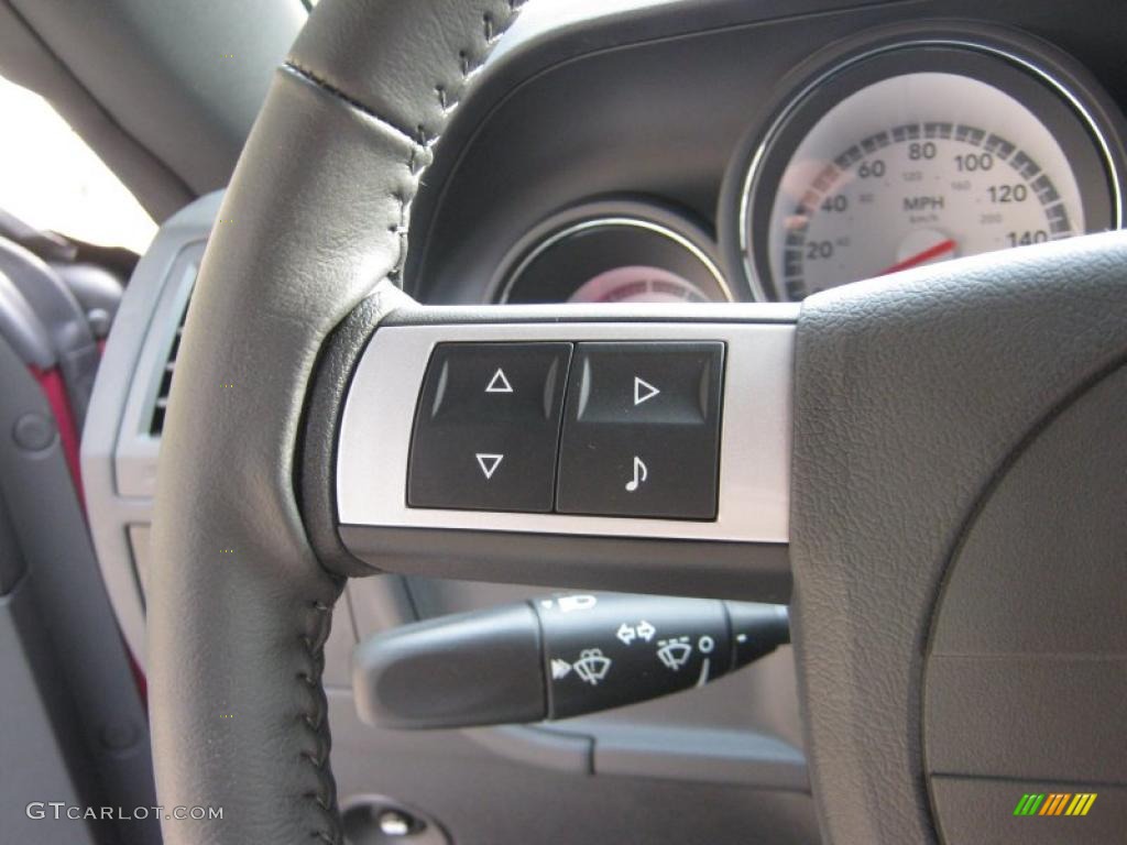 2010 Dodge Challenger R/T Classic Furious Fuchsia Edition Controls Photo #39064139