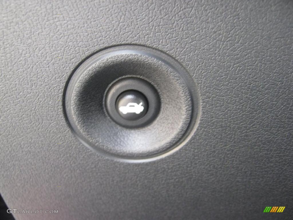 2010 Dodge Challenger R/T Classic Furious Fuchsia Edition Controls Photo #39064184
