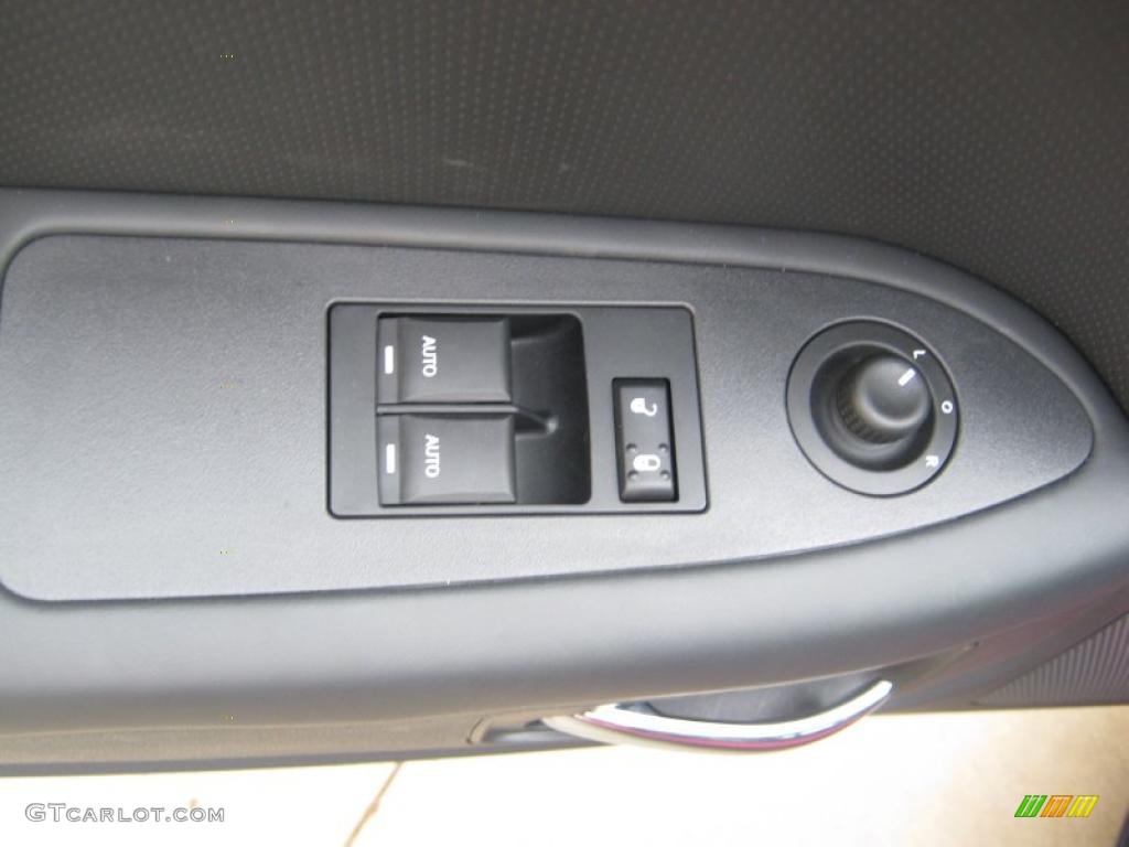 2010 Dodge Challenger R/T Classic Furious Fuchsia Edition Controls Photo #39064279