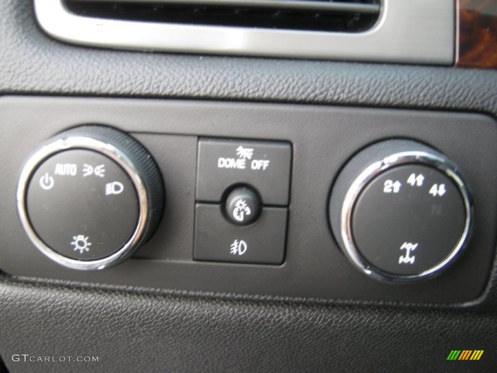 2011 GMC Sierra 2500HD Denali Crew Cab 4x4 Controls Photo #39065411