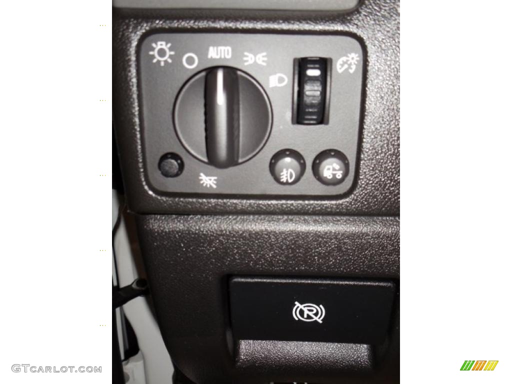 2009 Chevrolet Colorado LT Crew Cab Controls Photo #39066491