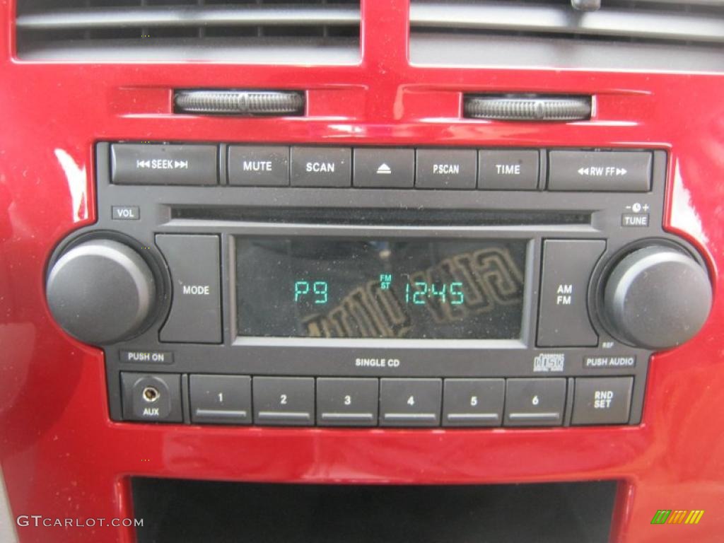 2007 Dodge Caliber SXT Controls Photo #39066767