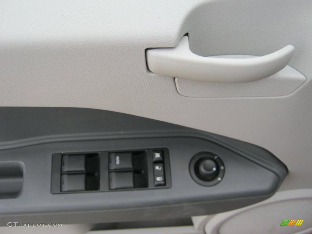 2007 Dodge Caliber SXT Controls Photo #39067035