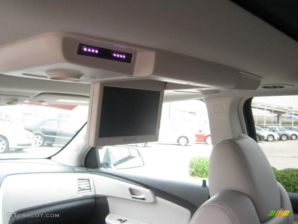2009 Chevrolet Traverse LTZ Controls Photo #39067555