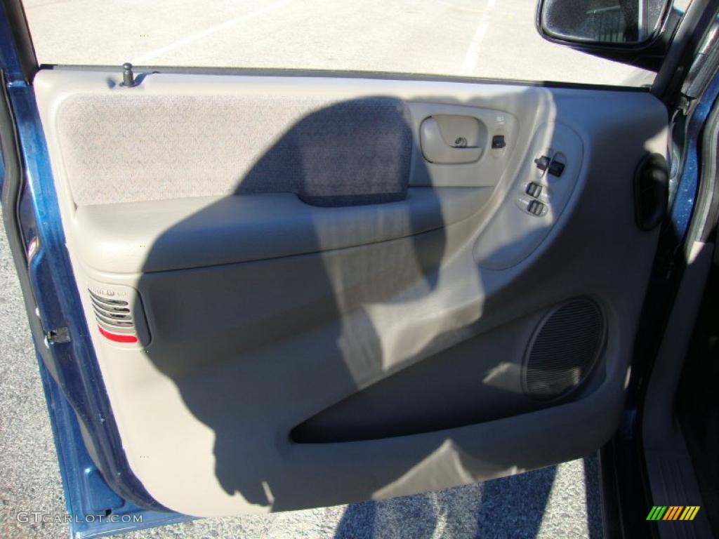 2001 Grand Caravan Sport - Patriot Blue Pearlcoat / Sandstone photo #12
