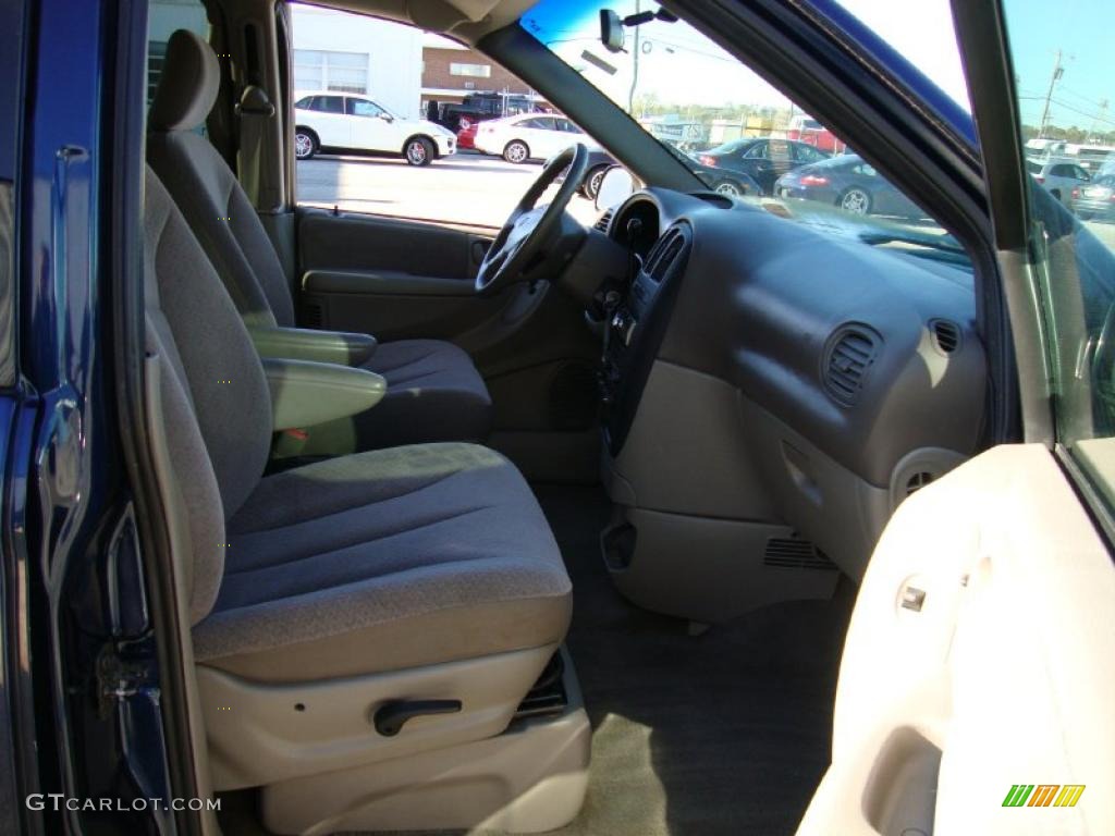 2001 Grand Caravan Sport - Patriot Blue Pearlcoat / Sandstone photo #18