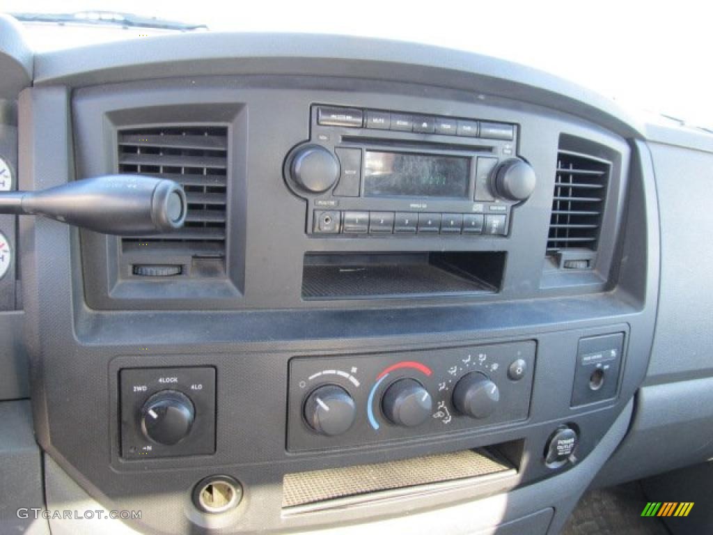 2006 Dodge Ram 1500 ST Regular Cab 4x4 Controls Photo #39071067