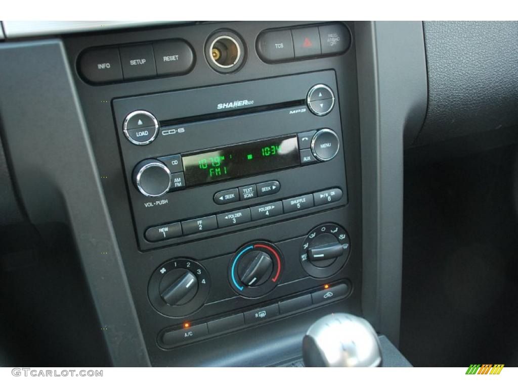 2008 Ford Mustang GT Premium Coupe Controls Photo #39071287