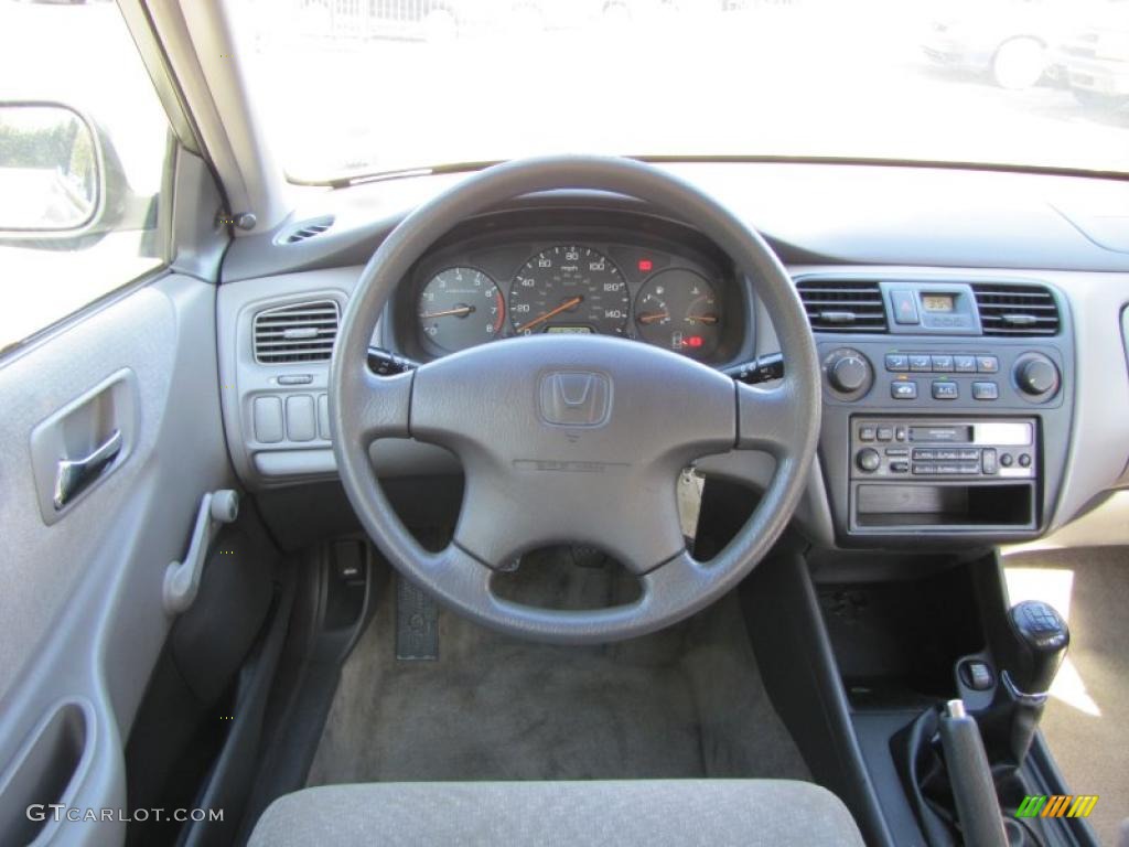 2002 Accord DX Sedan - Satin Silver Metallic / Quartz Gray photo #9