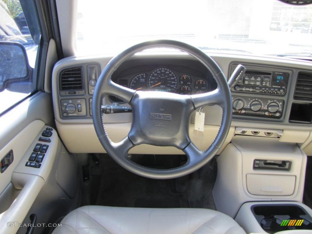 2002 GMC Yukon SLT Neutral/Shale Steering Wheel Photo #39072991