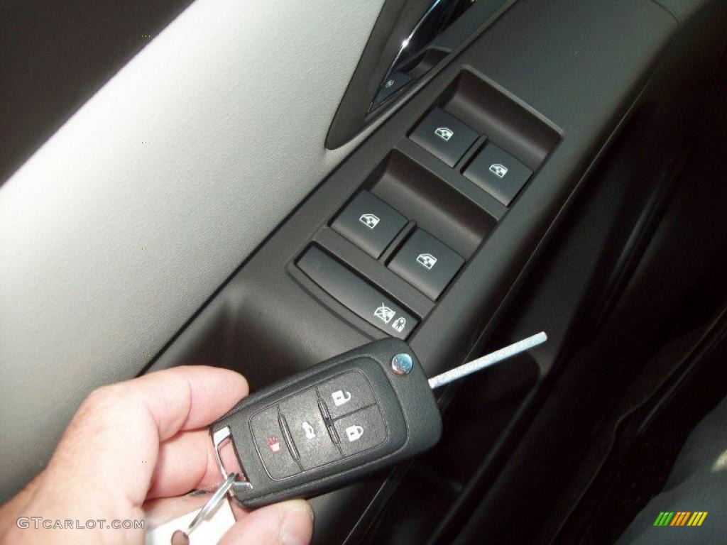 2011 Chevrolet Cruze LS Controls Photo #39073123