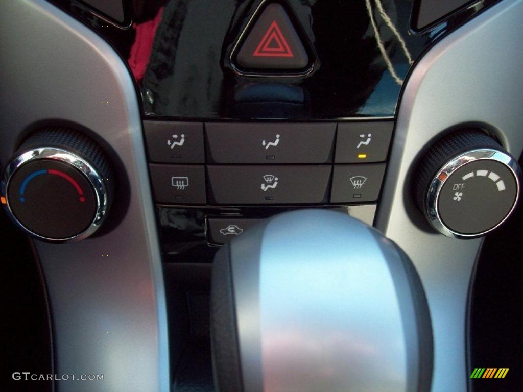 2011 Chevrolet Cruze LS Controls Photo #39073151