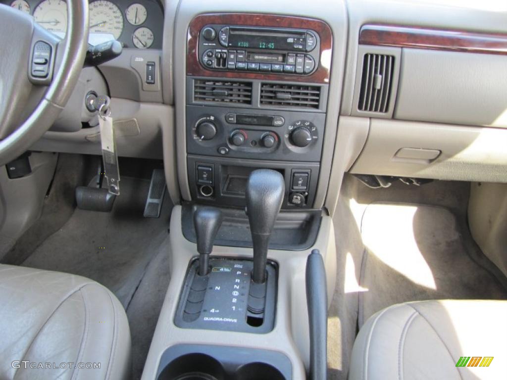 2004 Jeep Grand Cherokee Limited 4x4 Sandstone Dashboard Photo #39073191