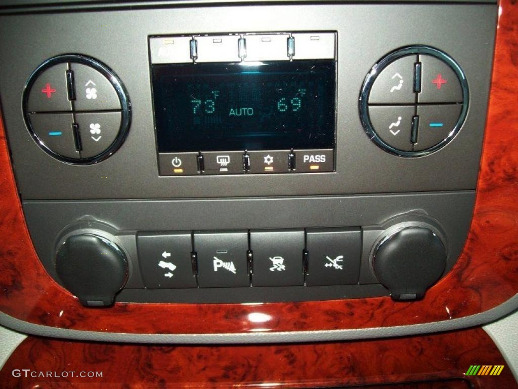 2011 Chevrolet Suburban LTZ 4x4 Controls Photo #39073515