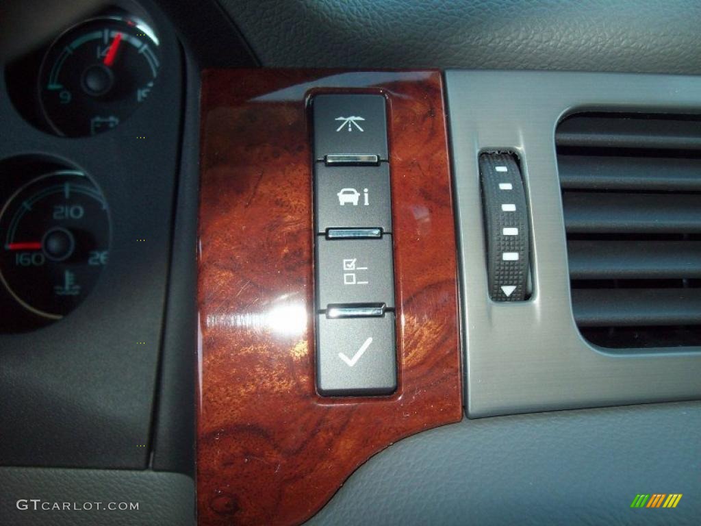 2011 Chevrolet Suburban LTZ 4x4 Controls Photo #39073831
