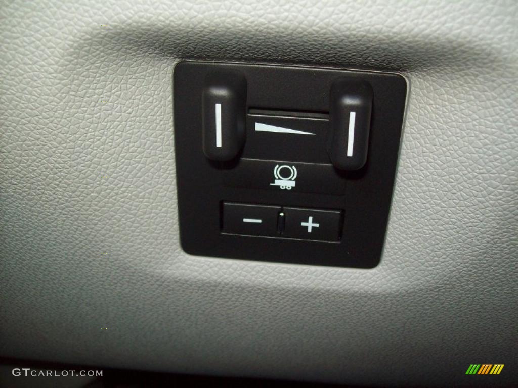 2011 Chevrolet Suburban LTZ 4x4 Controls Photo #39073855