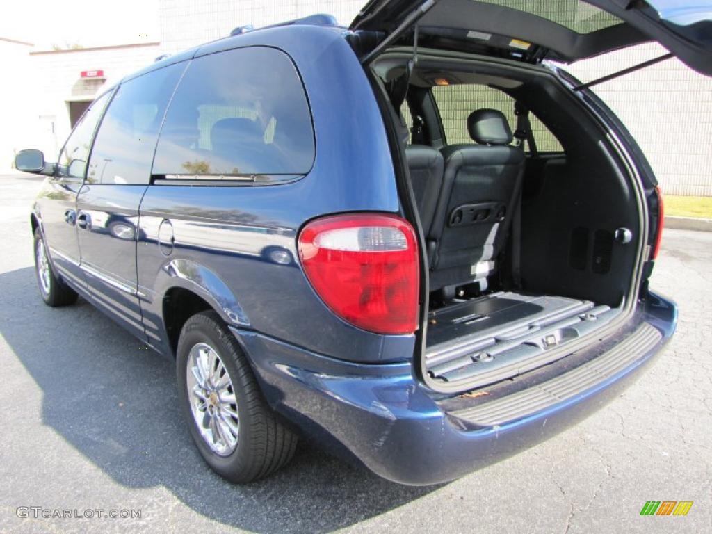 2002 Chrysler Town & Country Limited Trunk Photo #39074043
