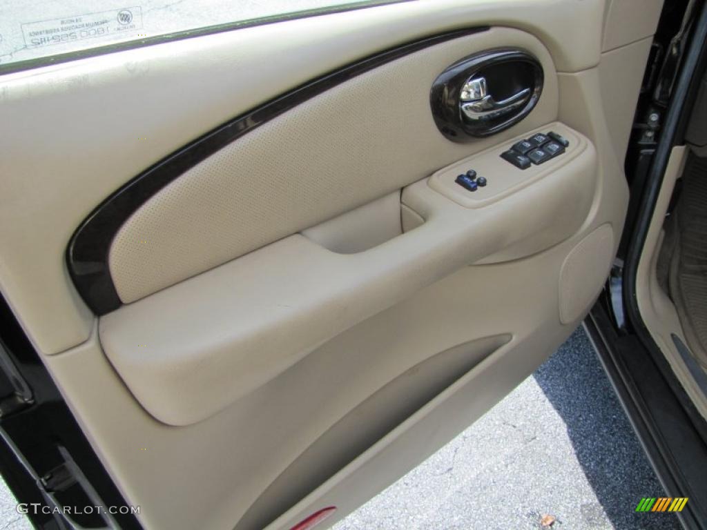 2004 Buick Rainier CXL Light Cashmere Door Panel Photo #39075027