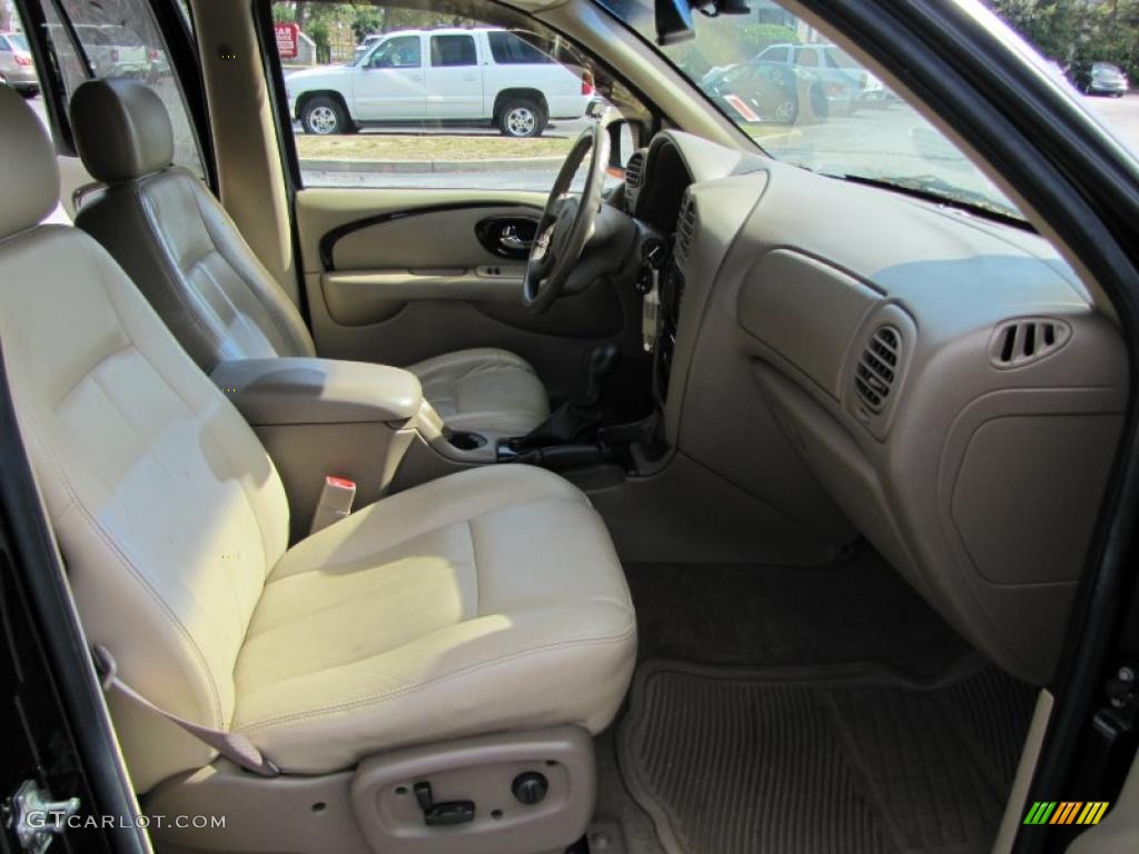 Light Cashmere Interior 2004 Buick Rainier CXL Photo #39075103
