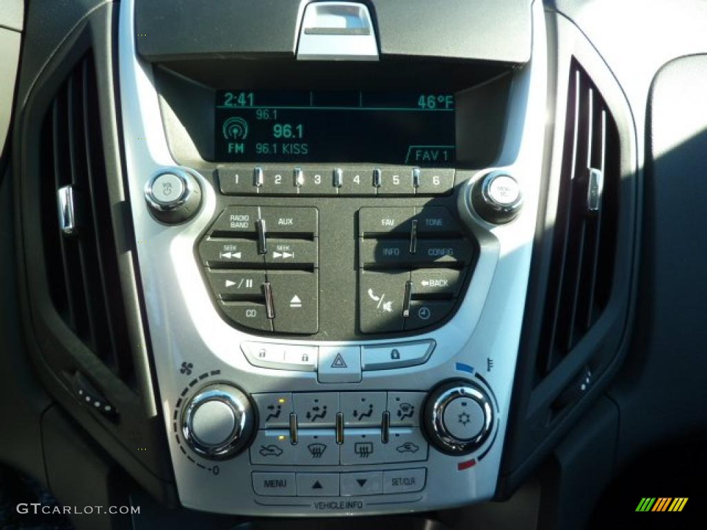 2011 Chevrolet Equinox LT AWD Controls Photo #39076139